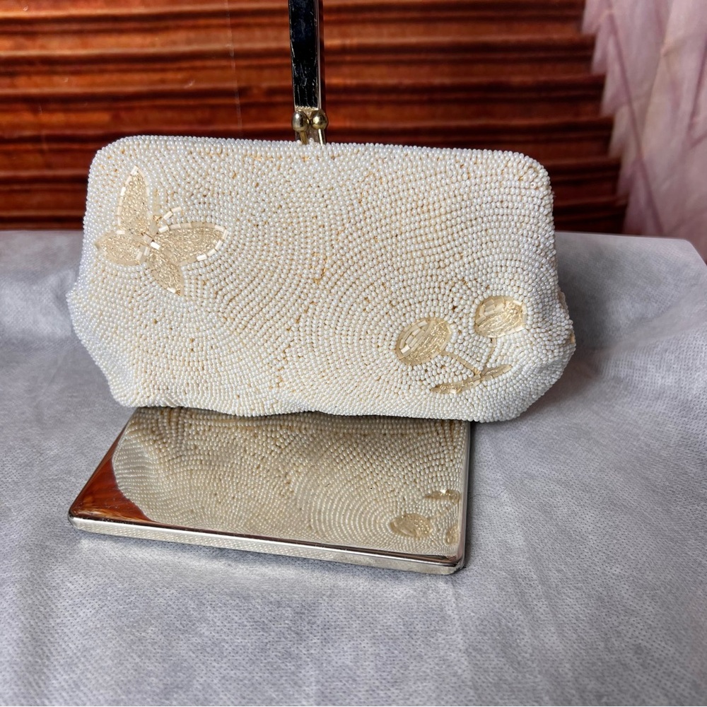 Vintage 1950s Beaded Purse made in Japan, Kisslock, satin lined 💋